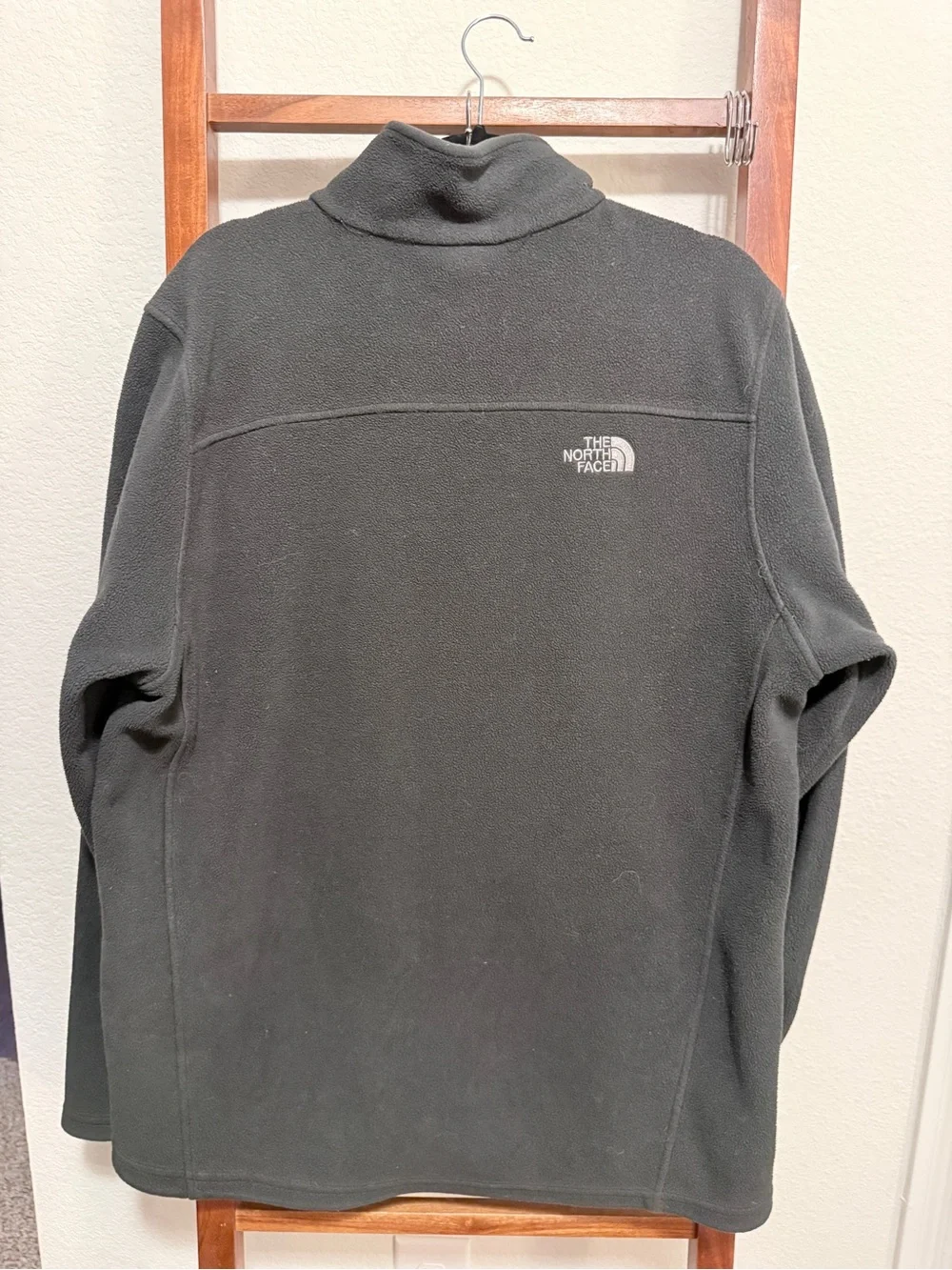 The North Face Mens Black Fleece Jacket with Embroidered Logo Size LG